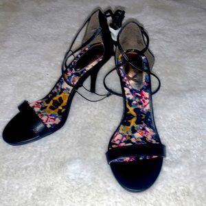 madden girl 7.5 Black Lace up Heels